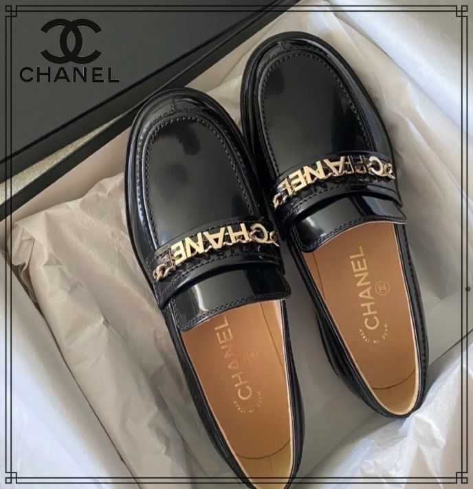 輝くゴールドのロゴがポイント☆】CHANEL ローファー (CHANEL