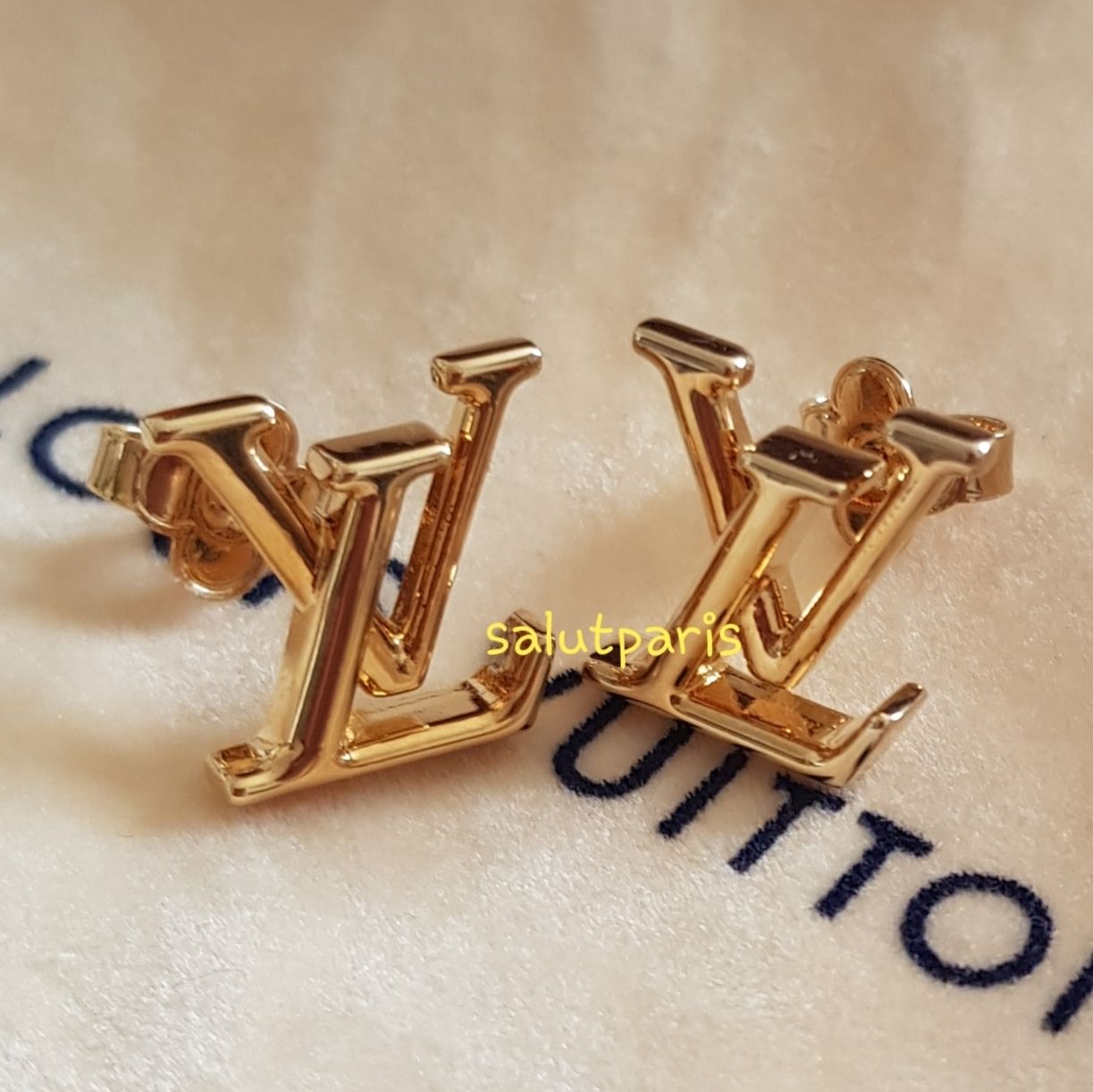 送料込*ルイヴィトン*ブックル ドレイユLVアイコニックM00610 (Louis