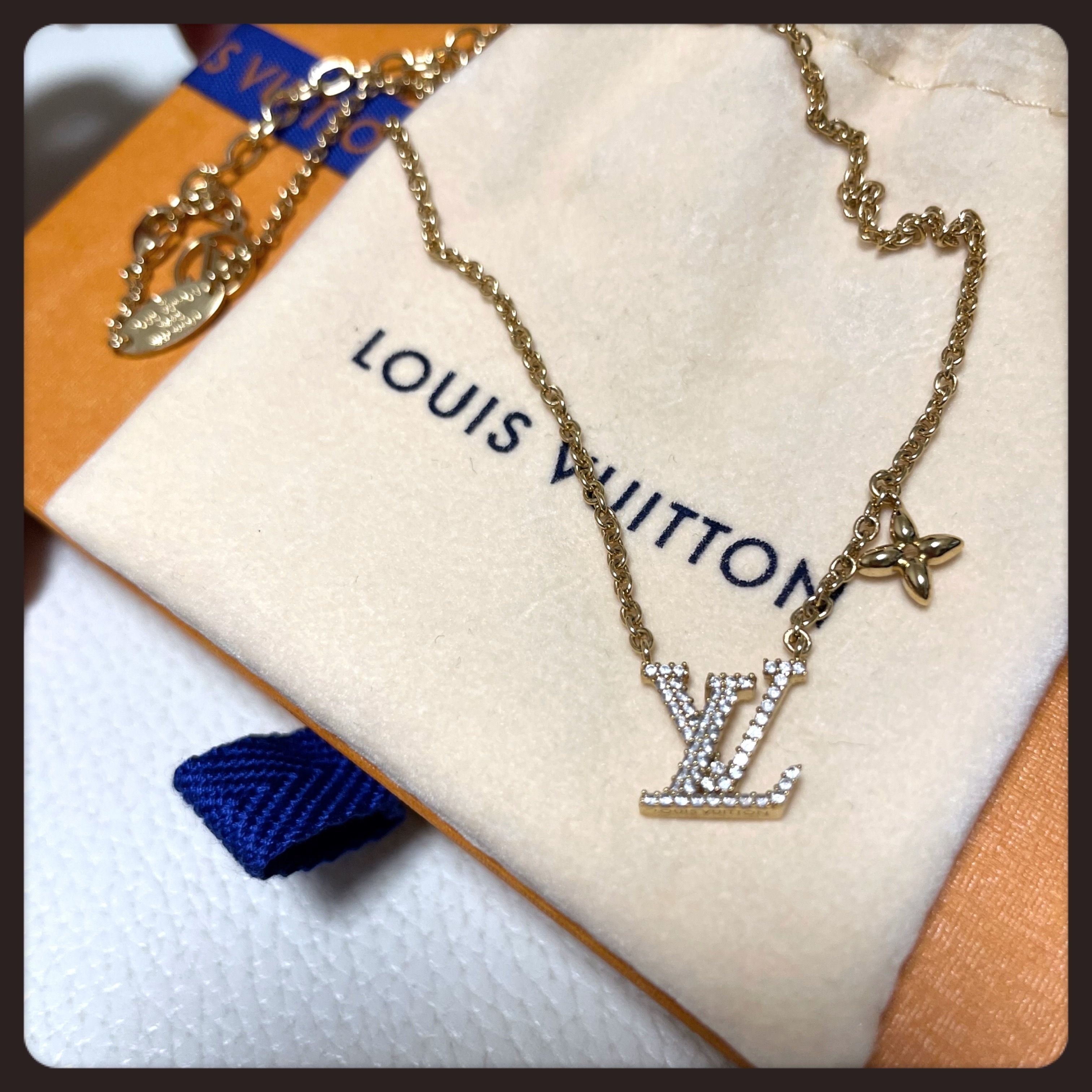 国内発送【ルイ・ヴィトン】 LVロゴ ストラスネックレス (Louis