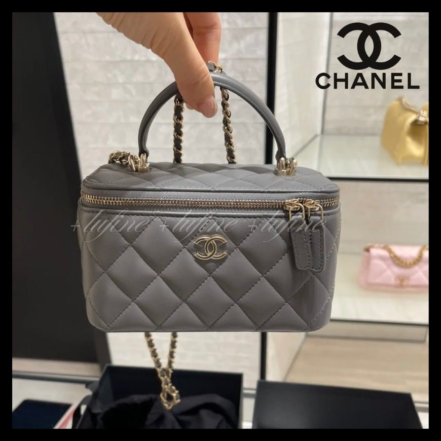 携帯も入る♪ミラー付きで便利！】シャネル ヴァニティバッグ (CHANEL