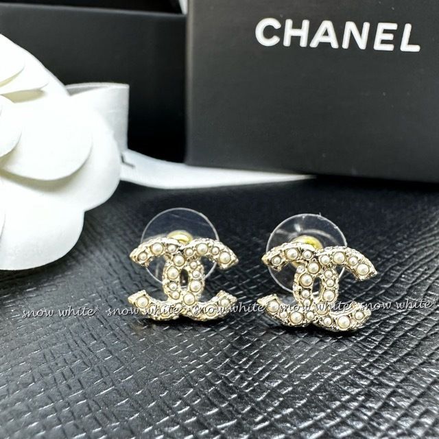 明日着 限定 キラキラ♪ストーンxパール CCマークピアス CHANEL