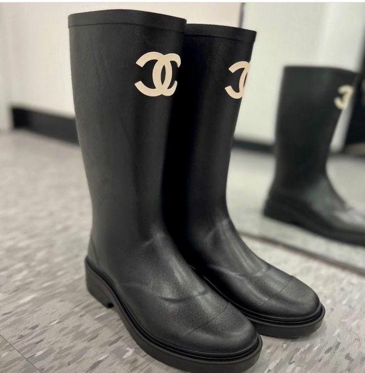 お洒落が決まる♪】CHANEL☆ロングブーツ☆CCロゴ付き (CHANEL/ロング