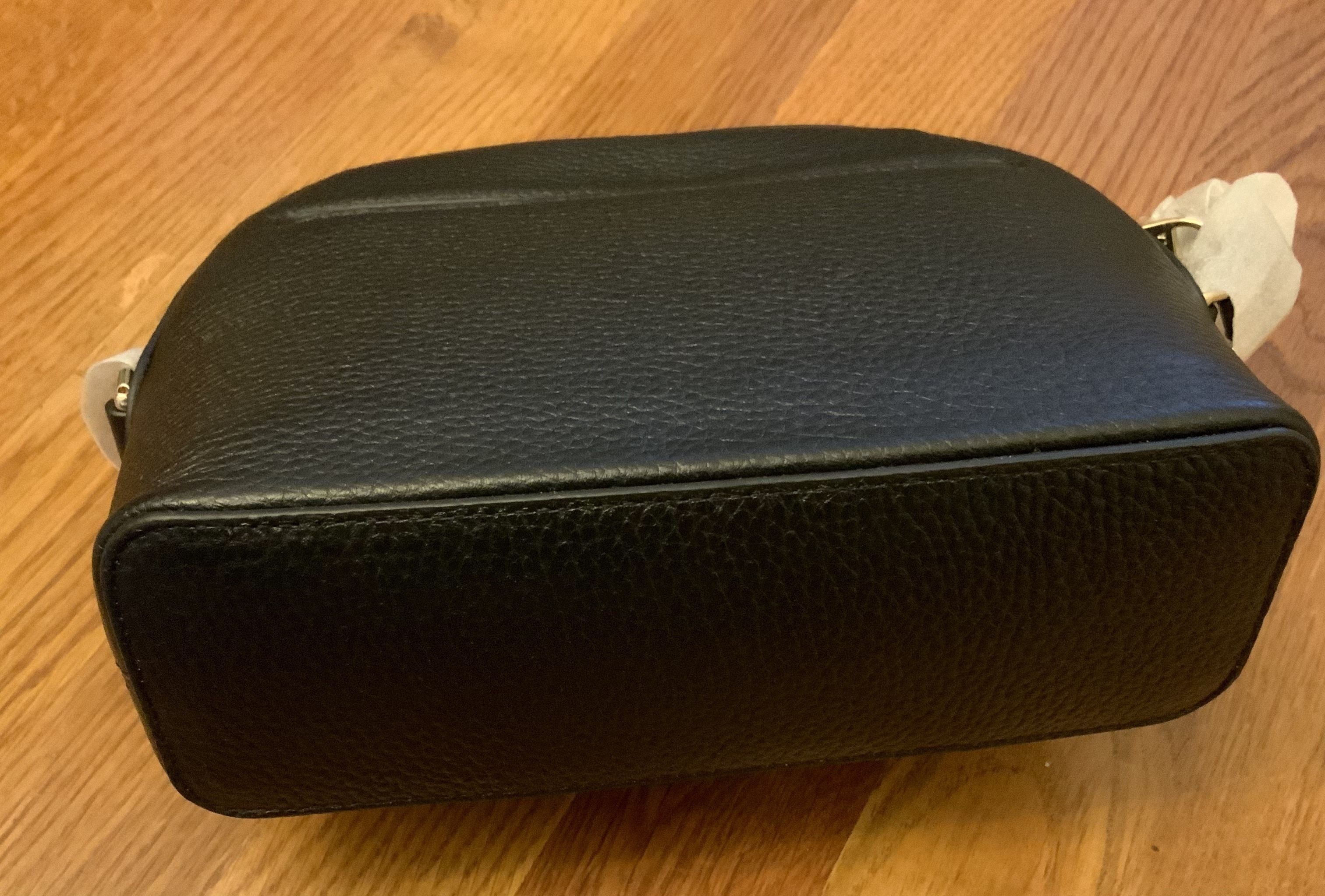 特別価格！FURLA アテナ レザークロスボディ ショルダーバッグ (FURLA