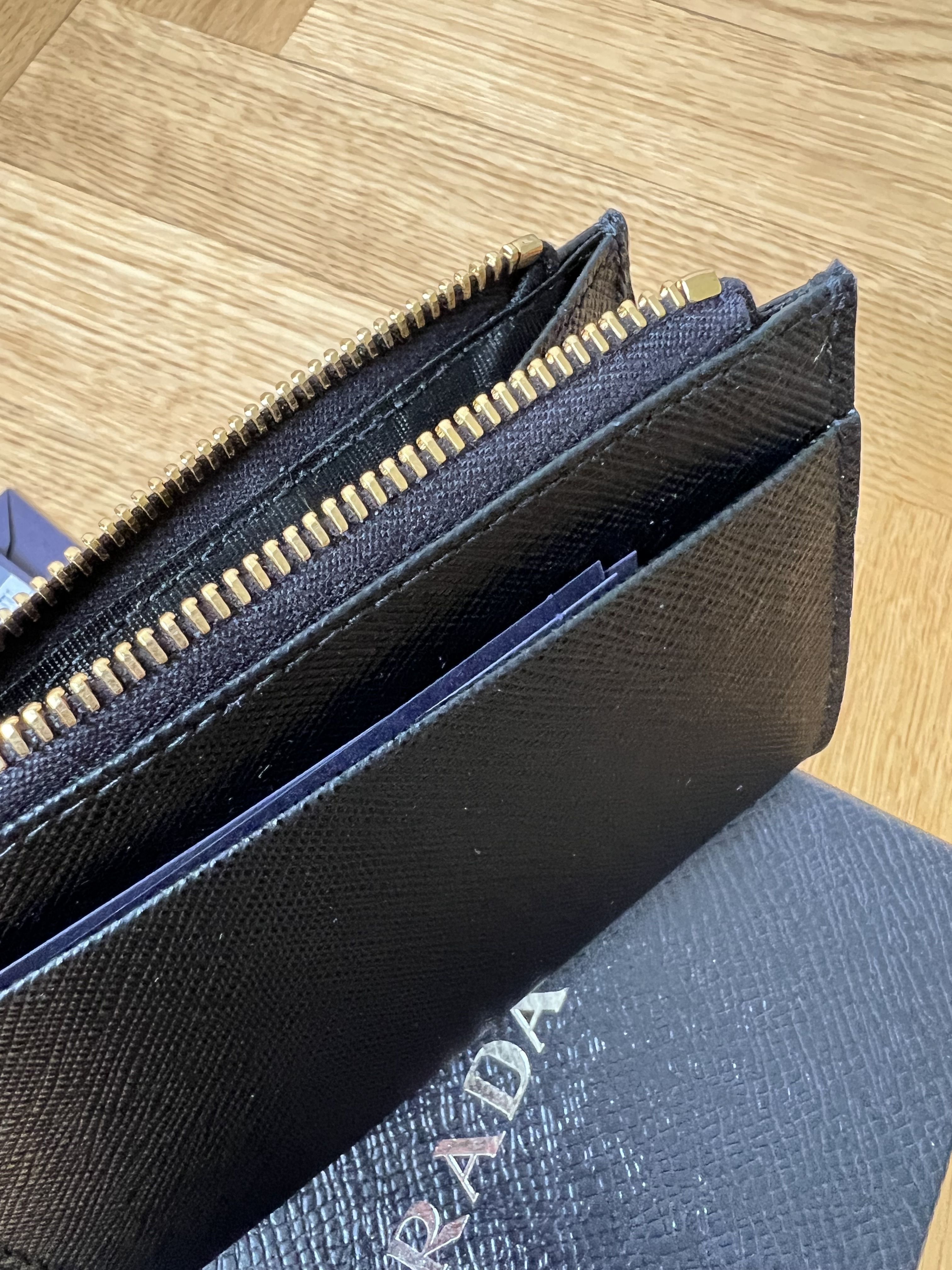 PRADA((1MC026))選べるお色可愛いフラグメントケース (PRADA/カード