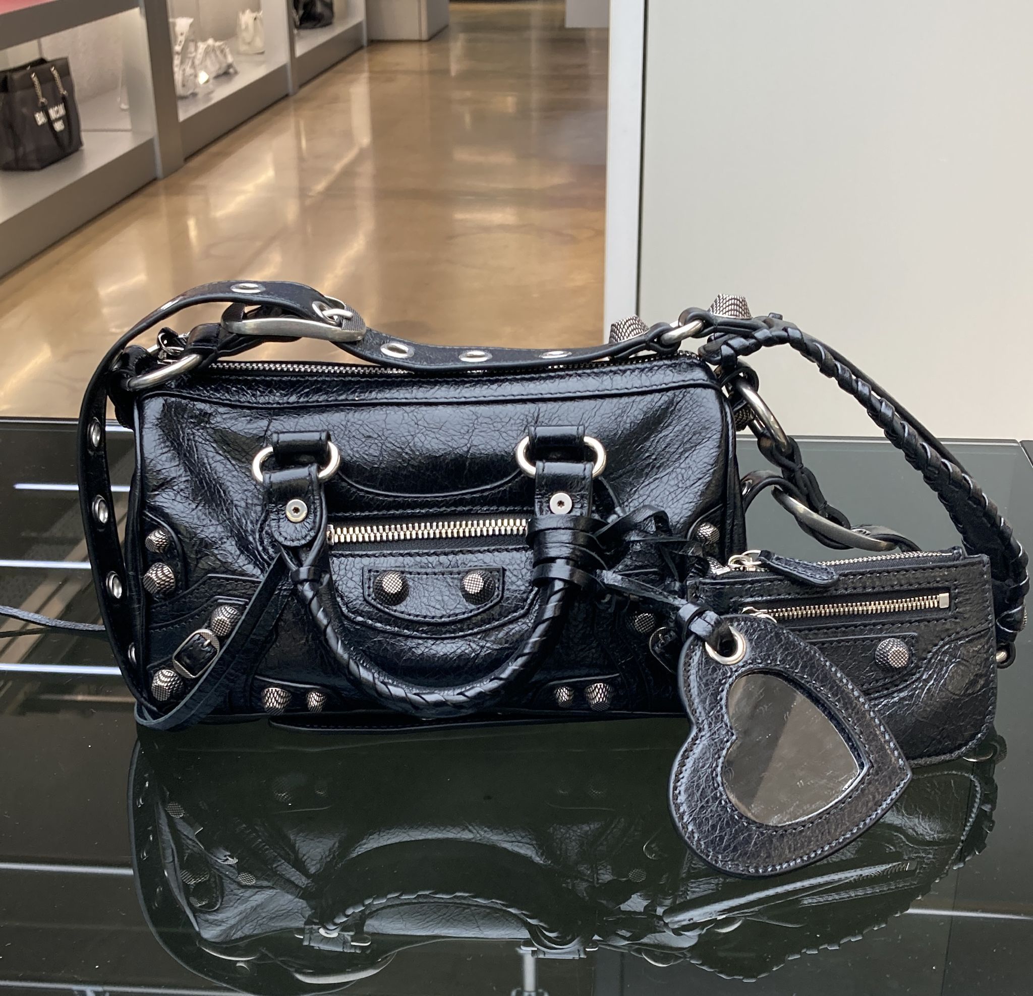 BALENCIAGA】LE CAGOLE ミニ ダッフルバッグ 2色 (BALENCIAGA