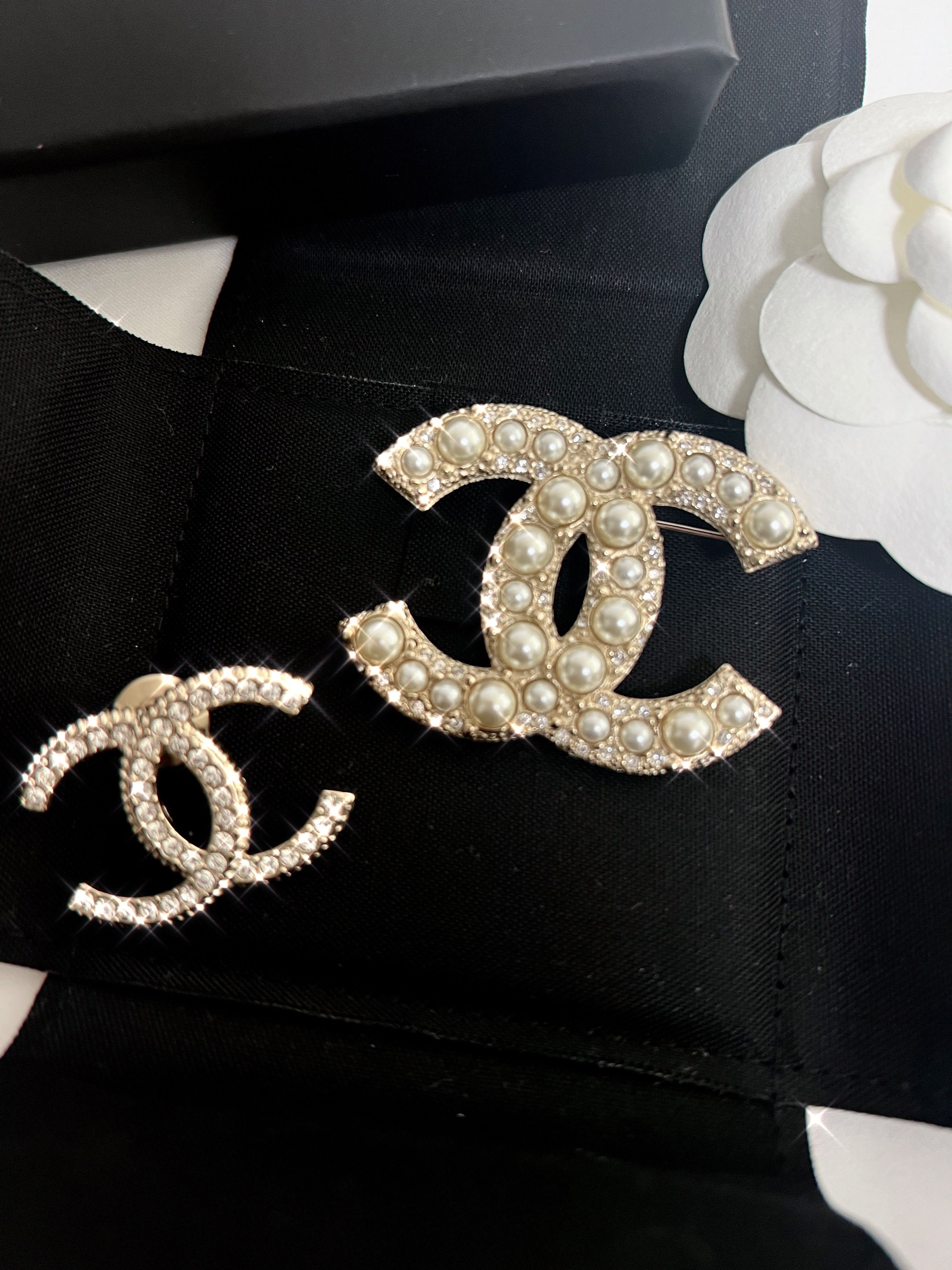 国内発送すぐ届く CHANEL シャネル クリスタル ブローチ CCロゴ