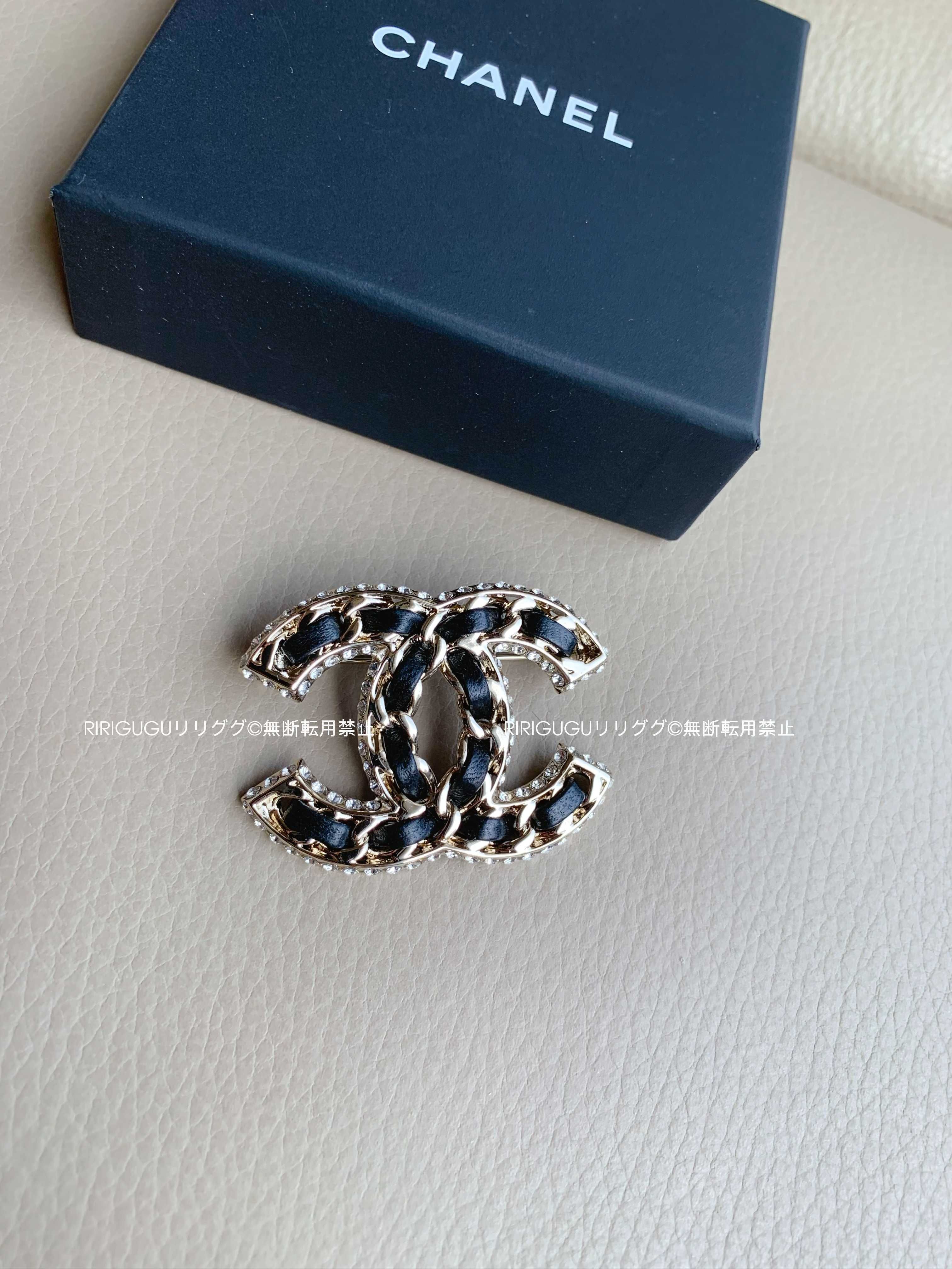 シャネル)AB5107☆CCロゴ キラキラ ブローチ☆レザー (CHANEL/ブローチ