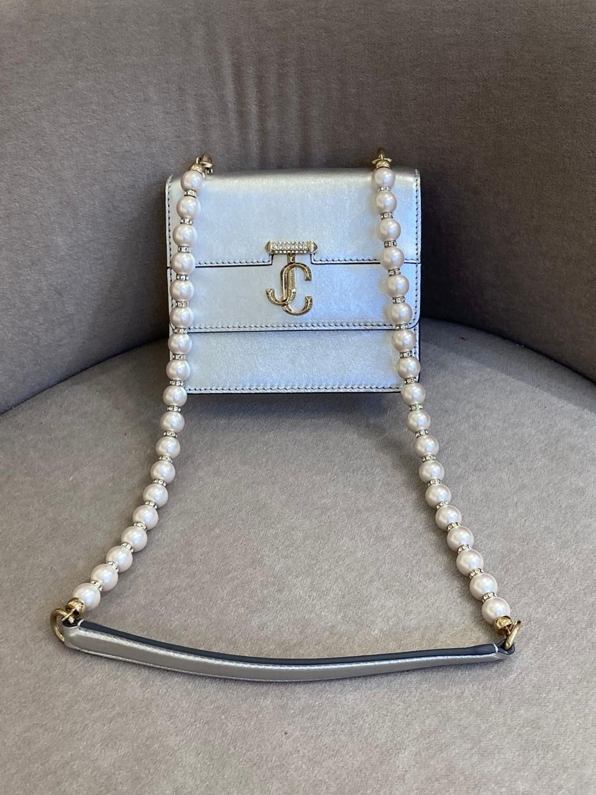 ジミーチュウ Avenue Quad XS パール付き ショルダーバッグ (Jimmy