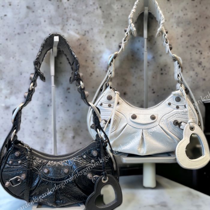 すぐ届く！BALENCIAGA LE CAGOLE XS バッグ ポーチ＆ミラー付