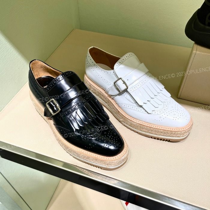 すぐ届く PRADA プラダ フリンジ ローファー 黒 白 麻 厚底 靴 (PRADA