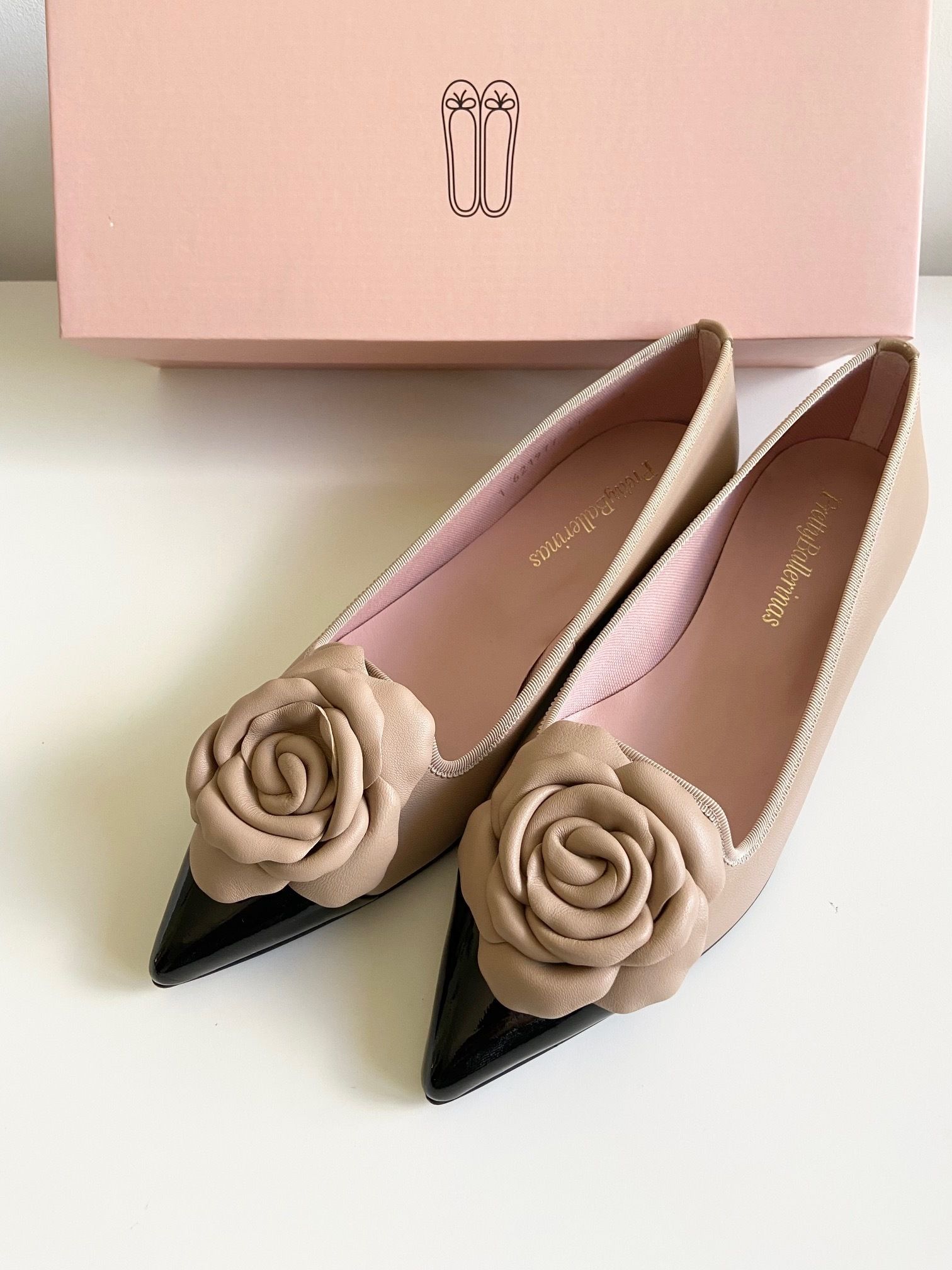 Pretty Ballerinas♪XLフラワー付ナッパレザーフラットシューズ