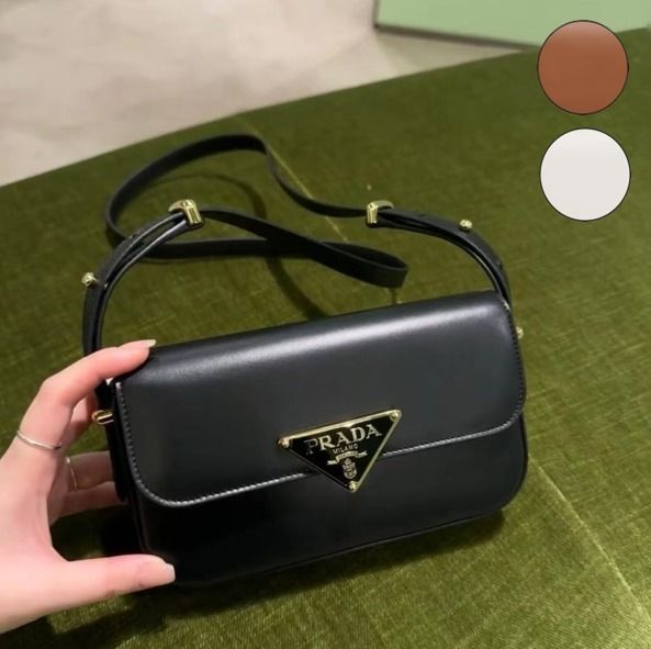 直営店PRADA☆レザーショルダーバッグ トライアングルロゴ (PRADA