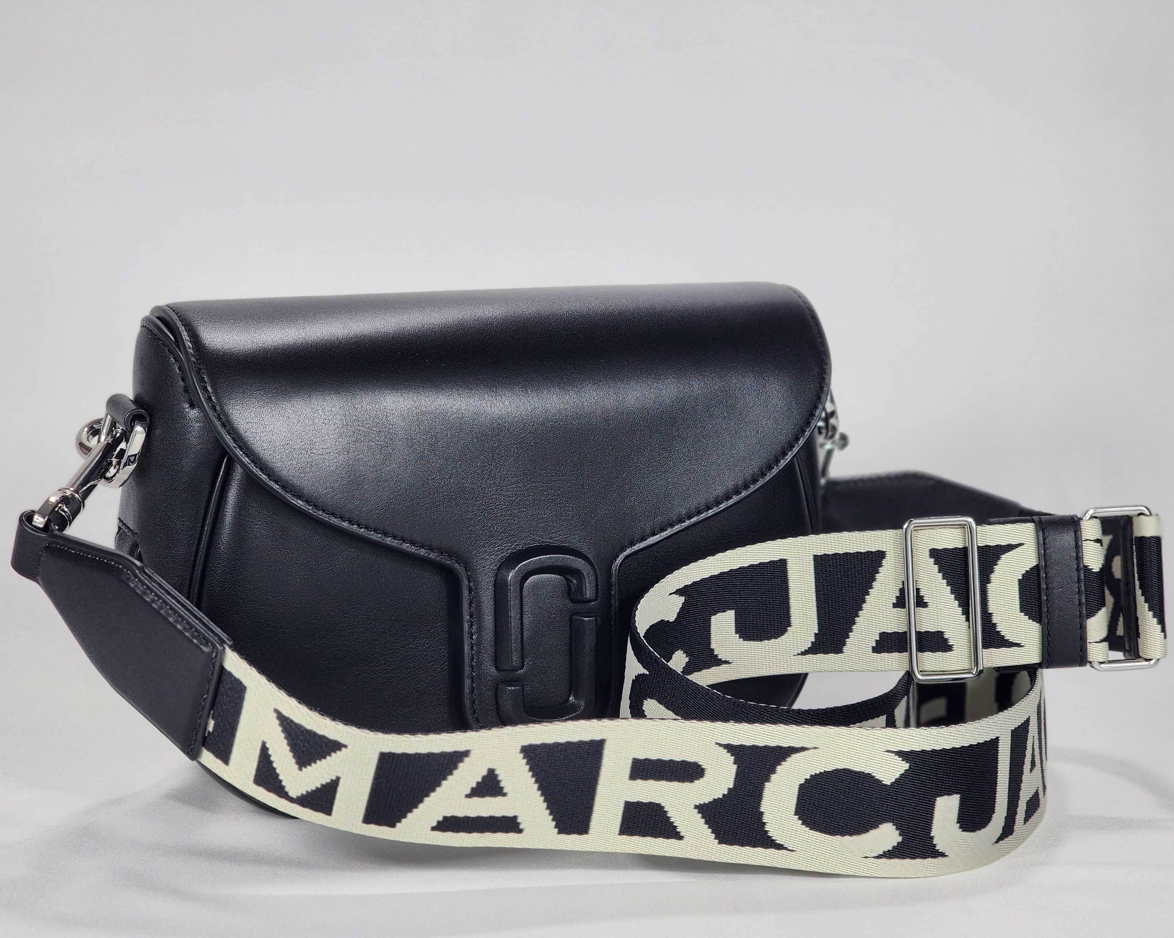 マーク・ジェイコブス】ザ レザーカバードJマークサドルバッグ (MARC