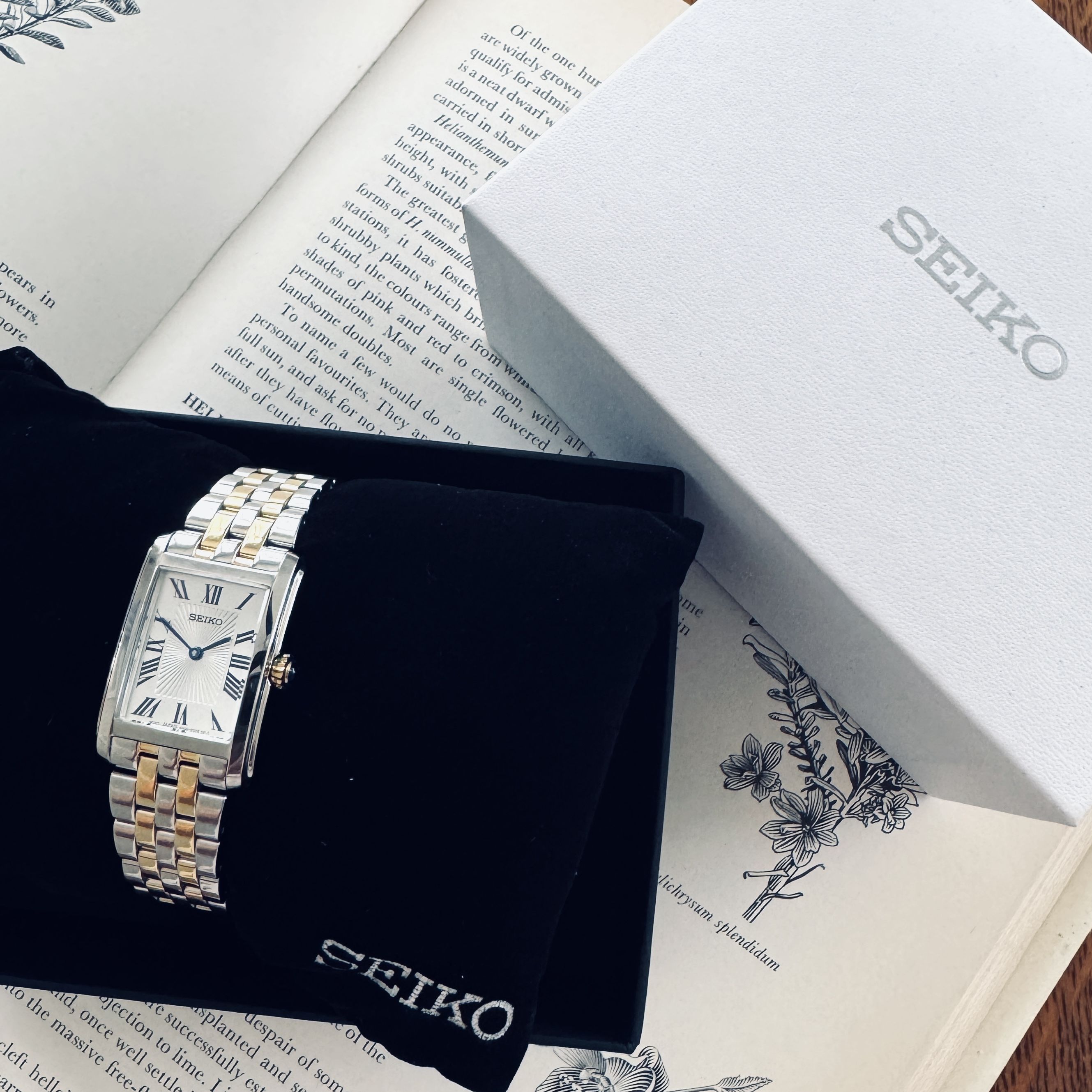 ☆逆輸入☆SEIKO ESSENTIALS TWO-TONE STAINLESS LADIES WATCH (SEIKO