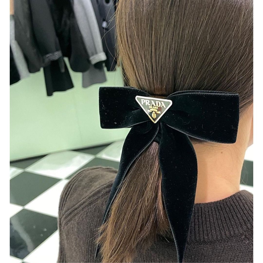 お洒落度UP】PRADA◇ベルベット リボン ヘアクリップ ロゴ付き (PRADA