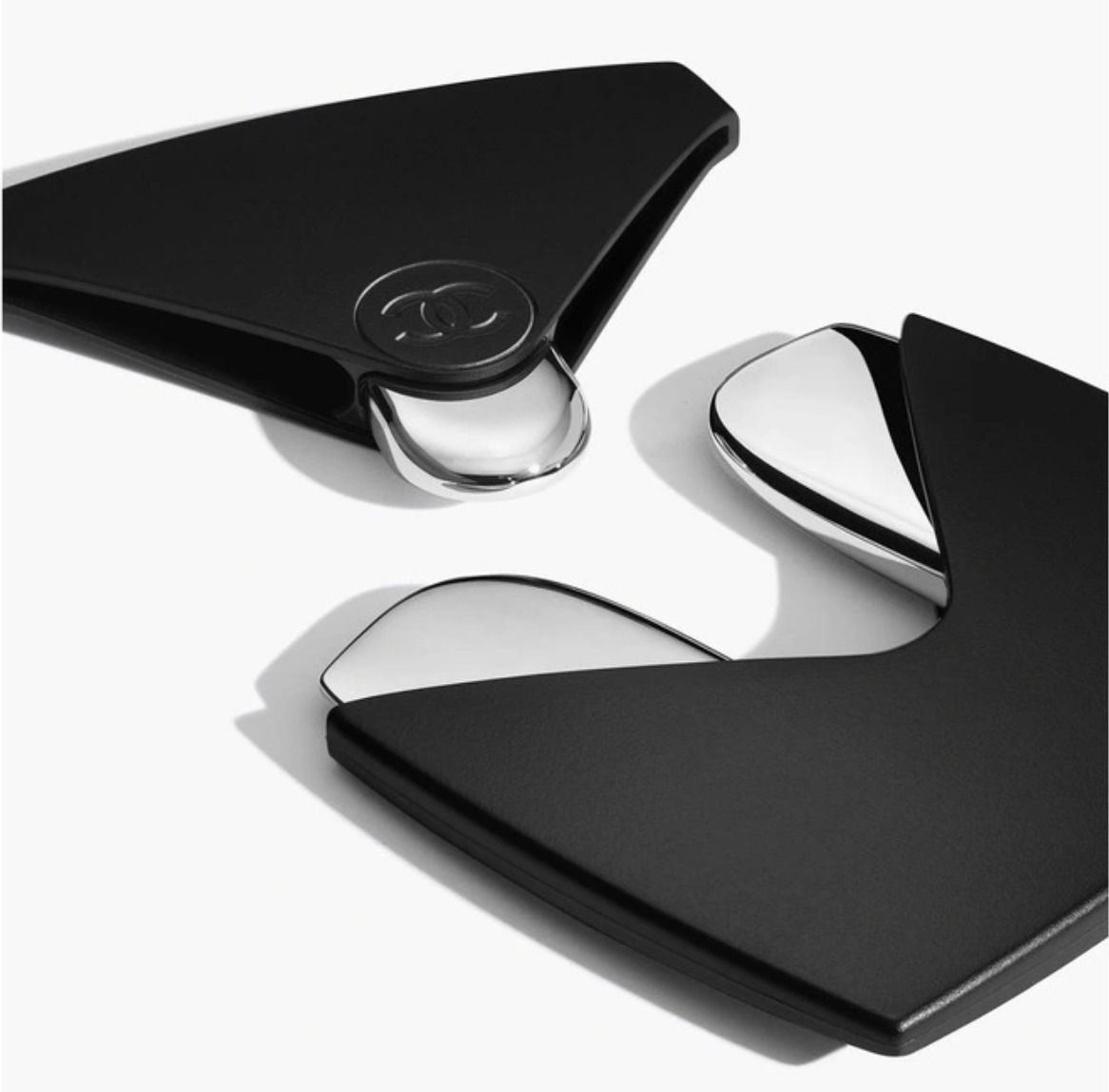 入手困難】CHANELシャネルアクセソワール ドゥ マッサージュ V (CHANEL