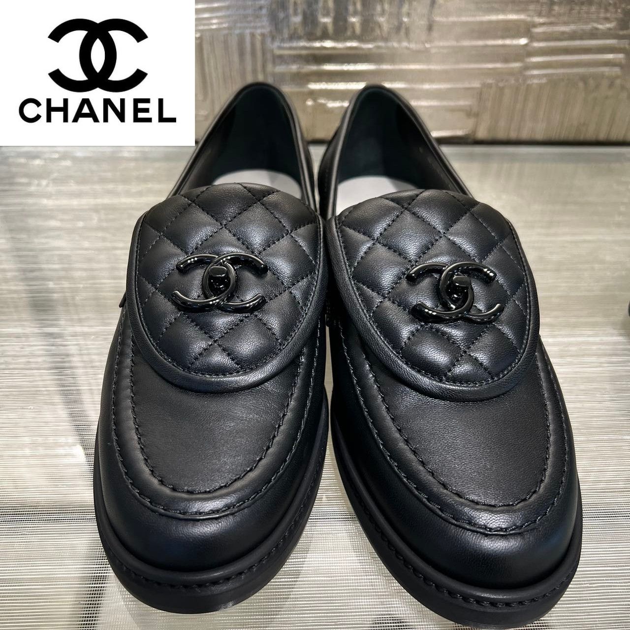 CHANEL】ブラックがどんなシーンにも◎シャネル ローファー (CHANEL