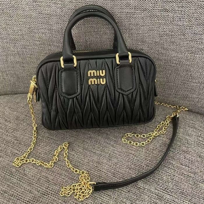 ☆MiuMiu☆マテラッセショルダーバッグ チェーンストラップ付き