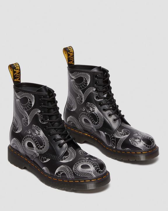 ユニセックス】Dr Martens SERPENT PRINT LEATHER ブーツ (Dr.Martens