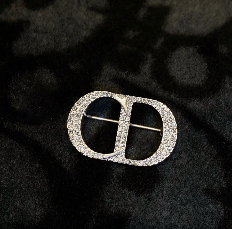 スタイリッシュに輝く♪】DIOR☆CD ICON ブローチ (Dior/アクセサリー