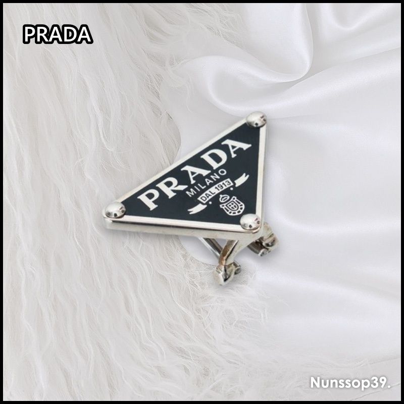 PRADA》 1JO900 2DSP F0002 三角ロゴピアス (PRADA/ピアス) 102177591