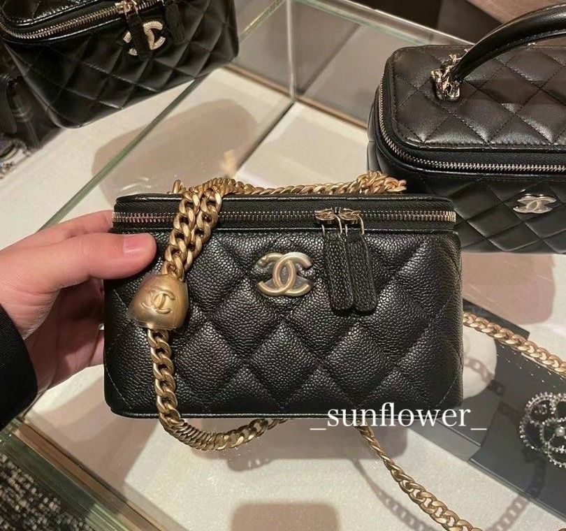 シャネル 24P ハート型ボールチェーン バニティバッグ ブラック