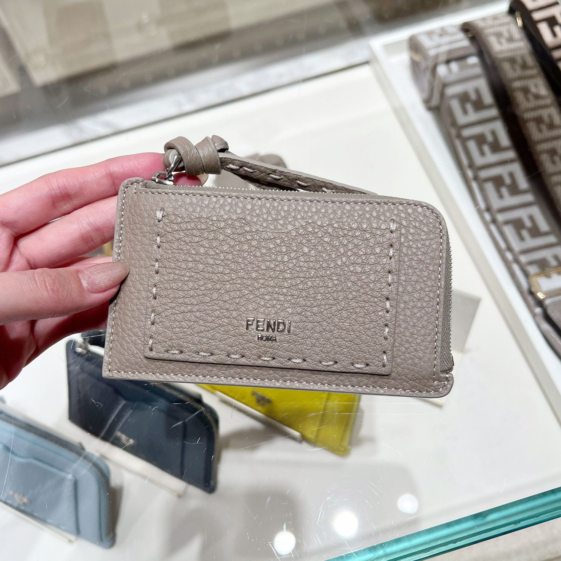 ☆FENDI☆ FFピーカブー カードケース♡フラグメントケース (FENDI