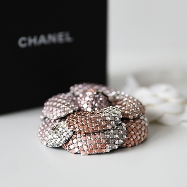 CHANEL】シャネル クリスタル カメリア ブローチ (CHANEL/ブローチ