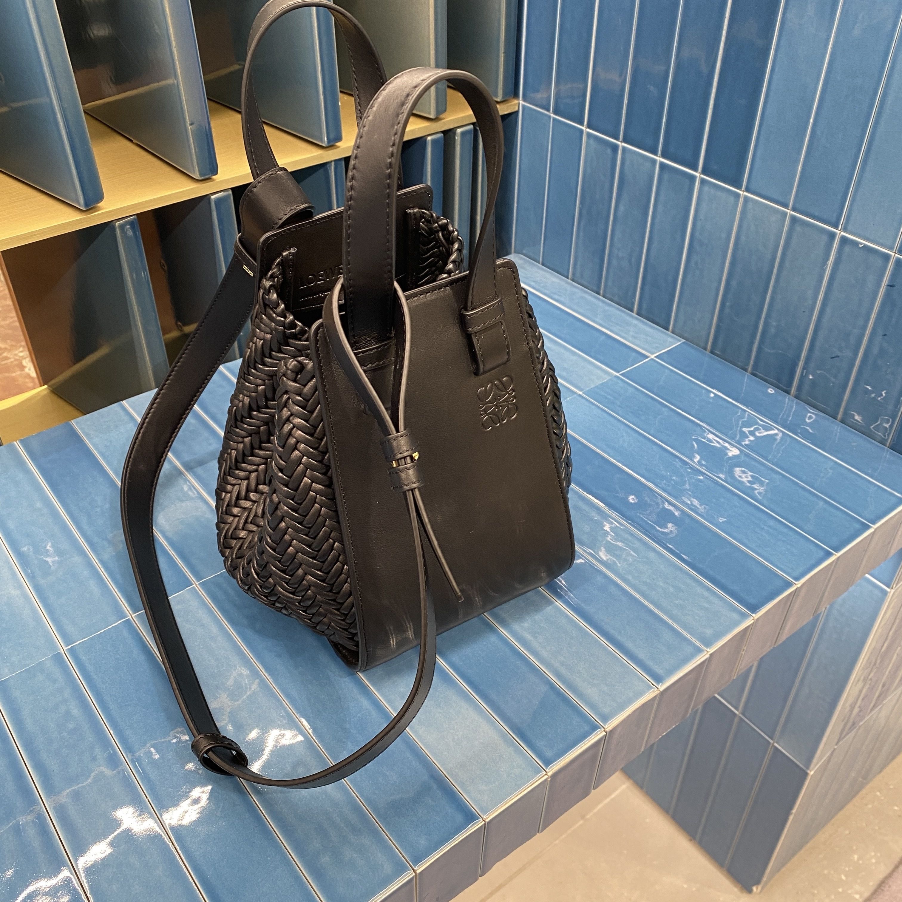 LOEWE☆ハンモックバッグコンパクト（カーフ）ブラック (LOEWE