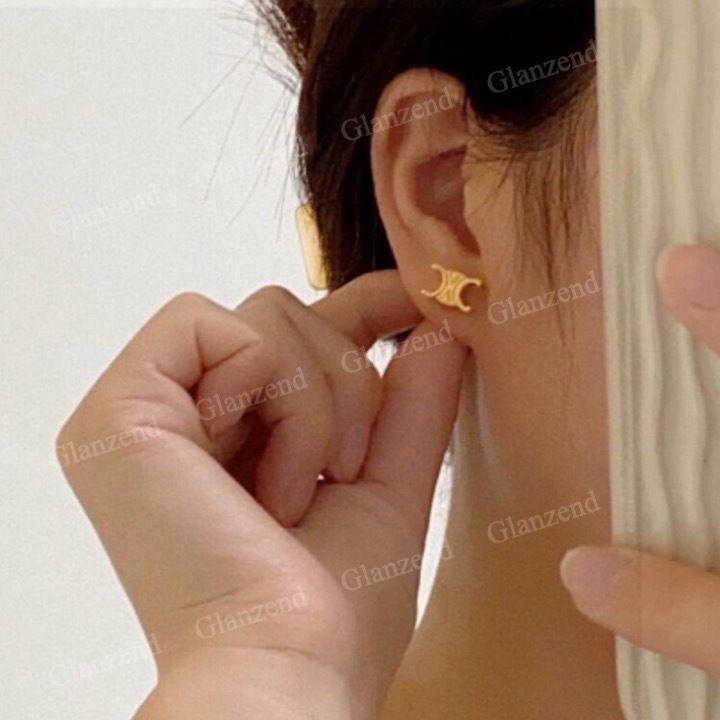 シンプルでお洒落♪【CELINE】ゴールド トリオンフ スタッズ (CELINE