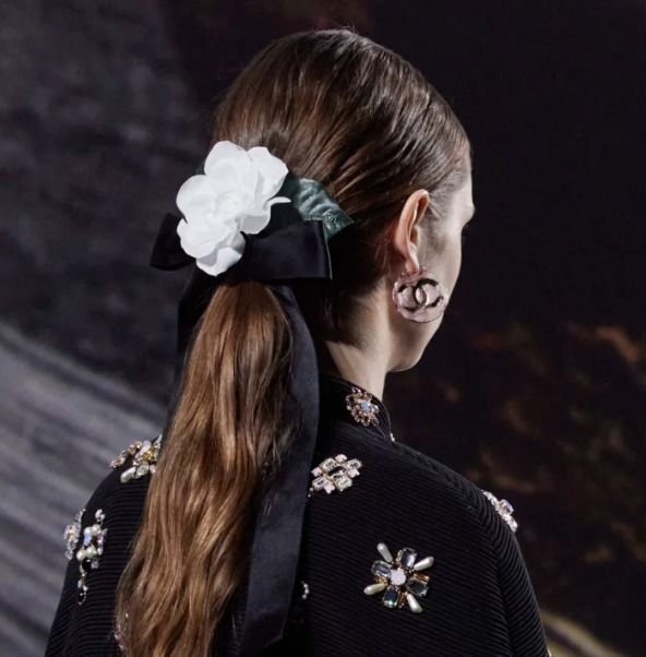 24-25AW最新商品!!】CHANEL カメリア モチーフ バレッタ (CHANEL/ヘア