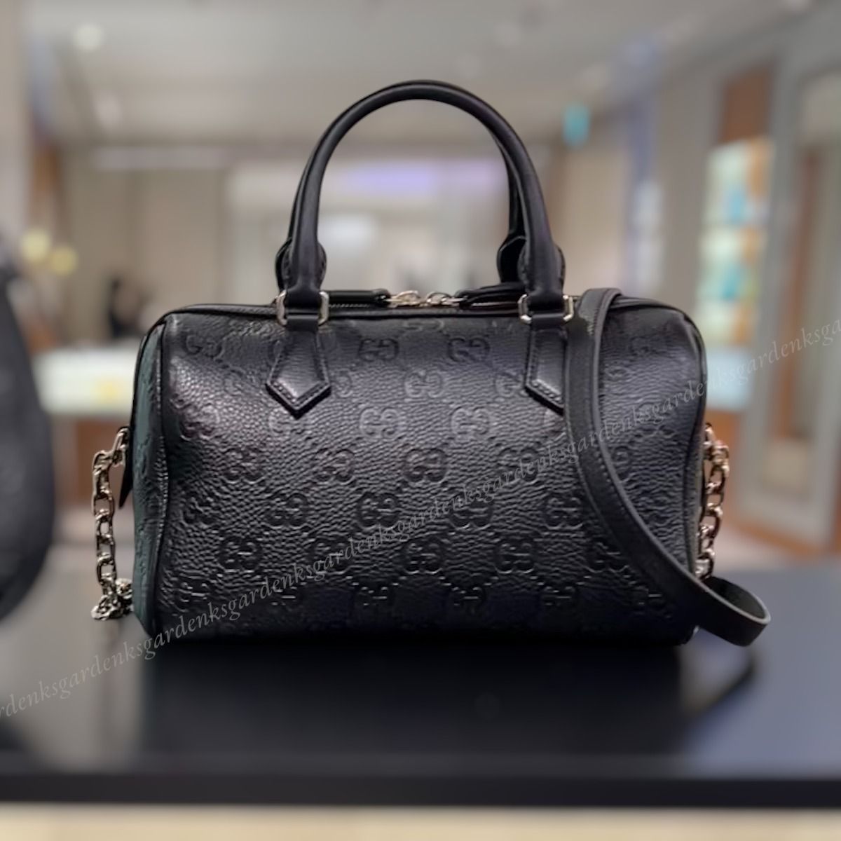 すぐ届く！GUCCI〔GGエンブレム〕スモール トップハンドルバッグ