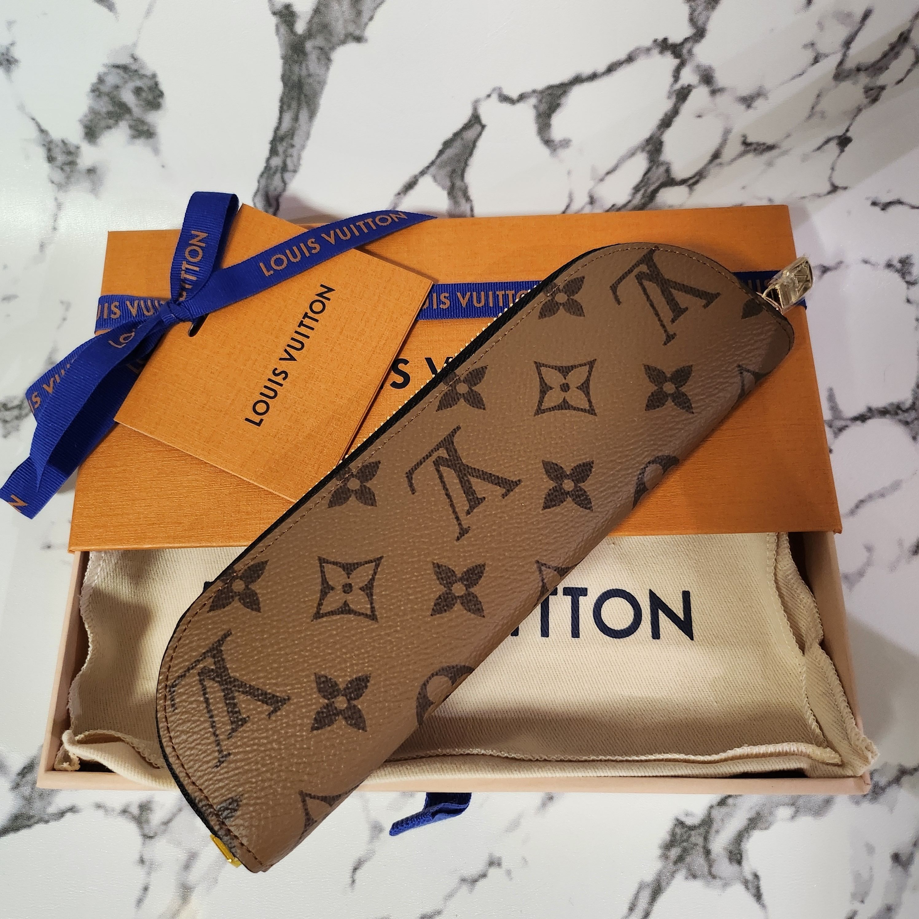 お洒落に持ち歩く☆国内発】LV ペンシルポーチ・シャーロット (Louis