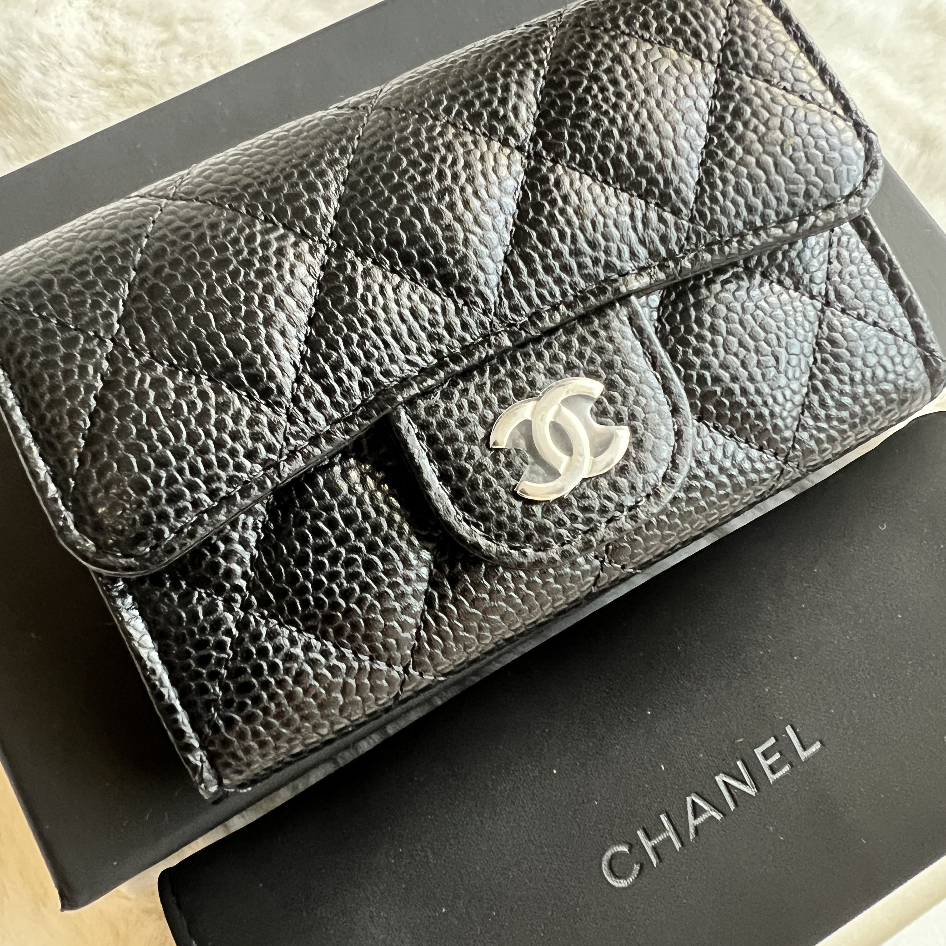 確保済/限定1点/定番フラップ・カードケース/キャビア/シルバー