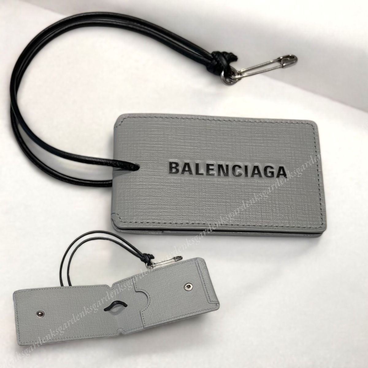 すぐ届く！BALENCIAGA ロゴ タグ チャーム (BALENCIAGA/バッグチャーム