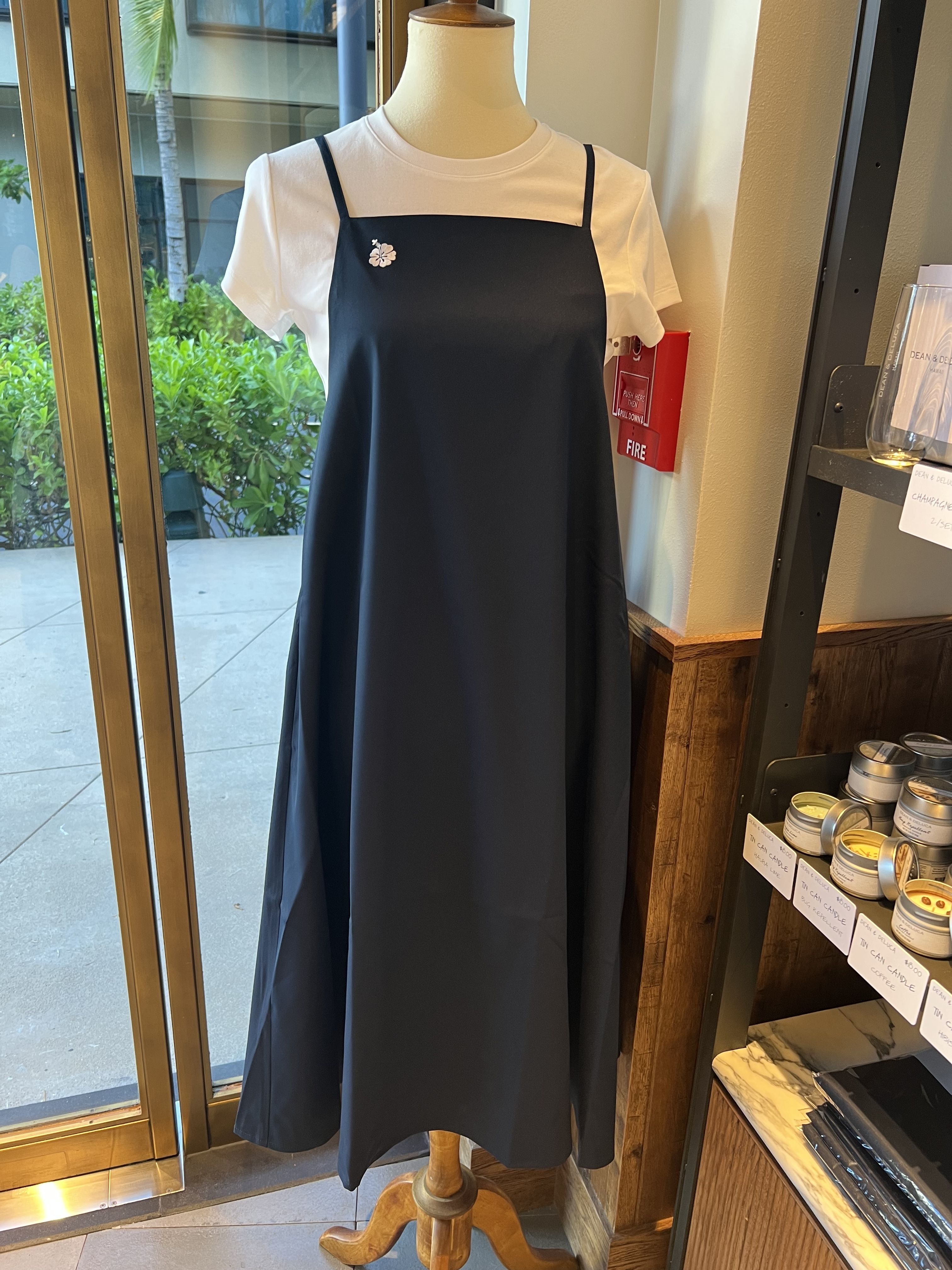 DEAN＆DELUCAハワイ☆カカアコ店限定 ドレスエプロン紺色 (DEAN&DELUCA