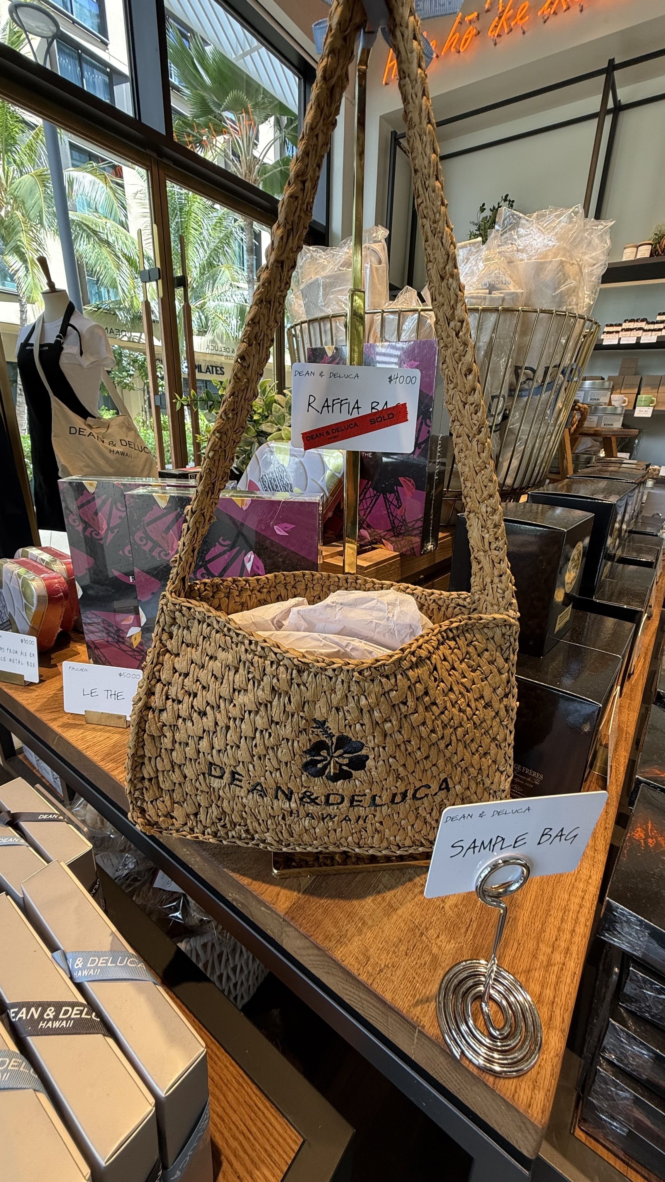 DEAN & DELUCA HAWAII カカアコ・コウラ店「ラフィアバッグ