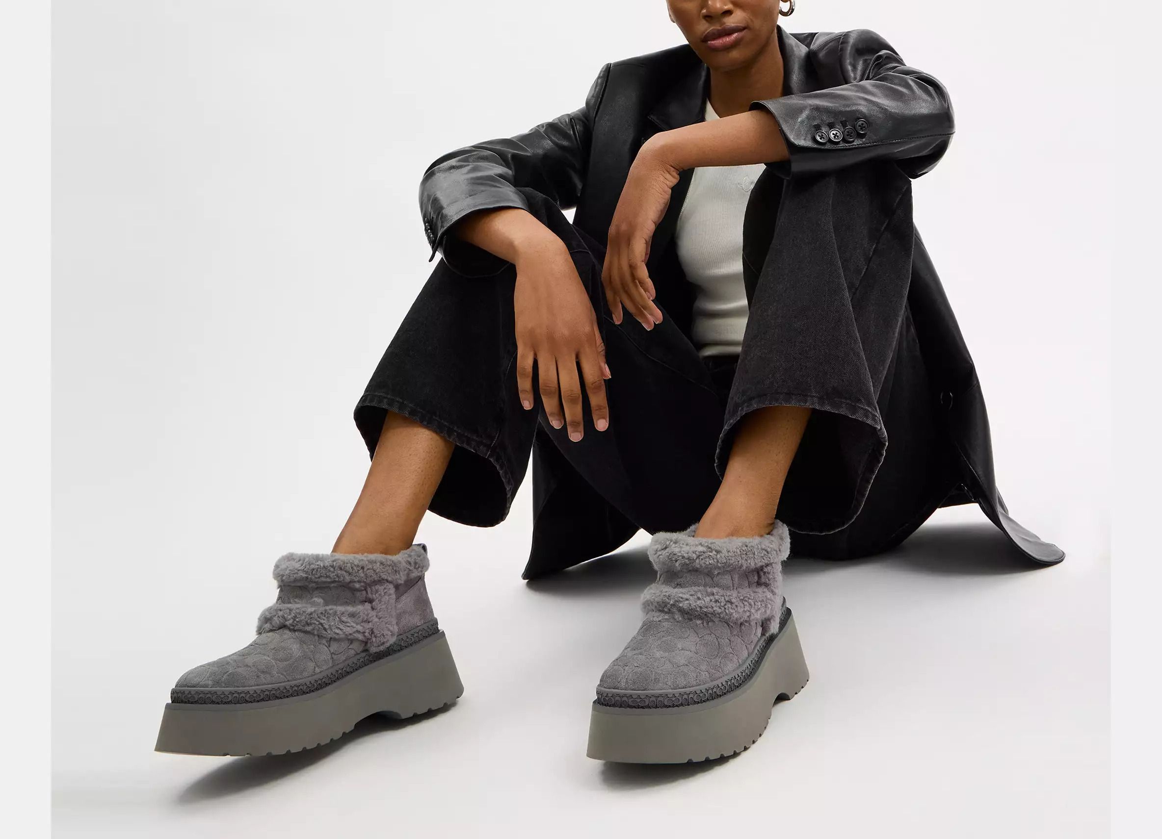 Coach】Christina Bootie In Signature Suede ◇国内発送◇ (Coach