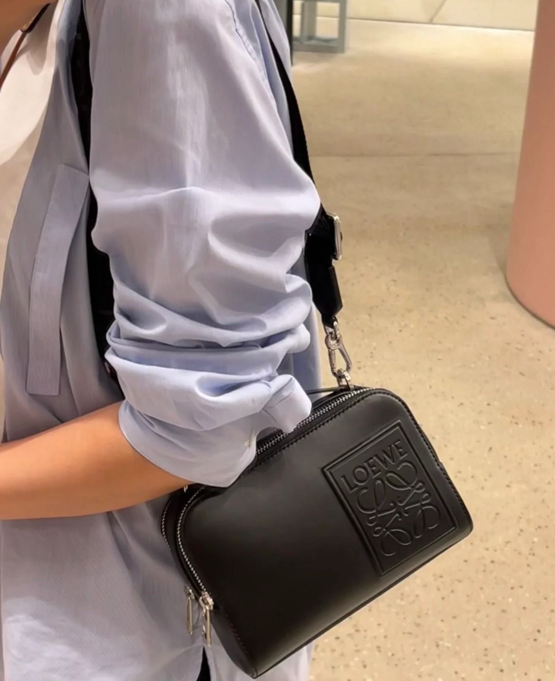 LOEWE ロエベ カメラ クロスボディバッグ ミニ サテンカーフ (LOEWE