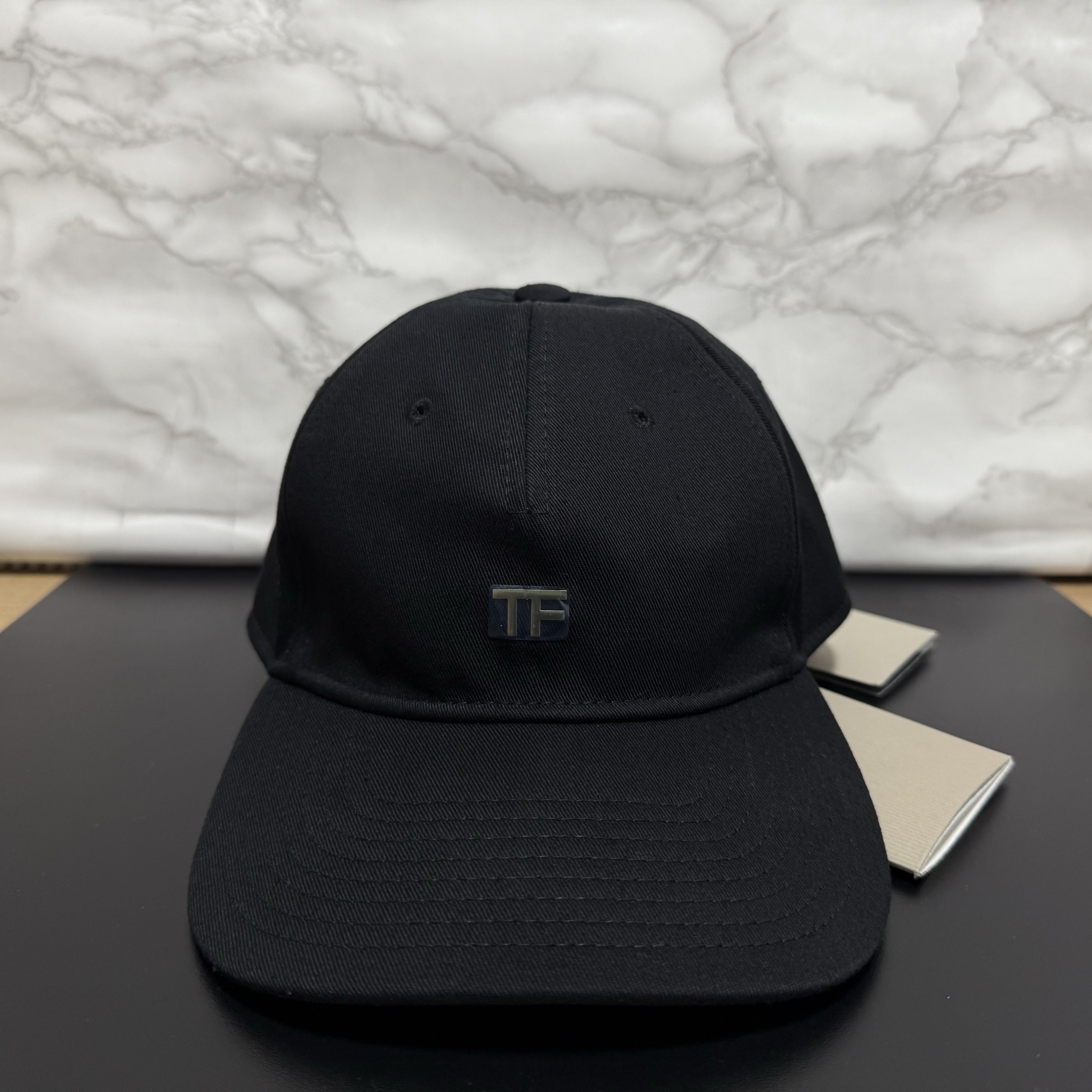 国内発送、トムフォード】tomford TFロゴキャップ 帽子 (TOM FORD