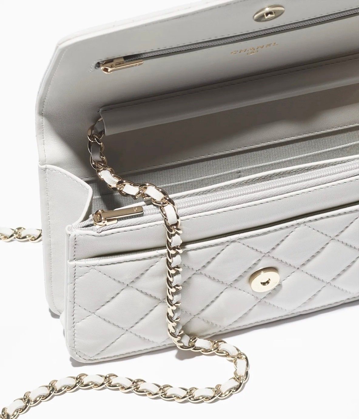 25C【これ一つでお出かけも♪】CHANEL チェーンウォレット (CHANEL