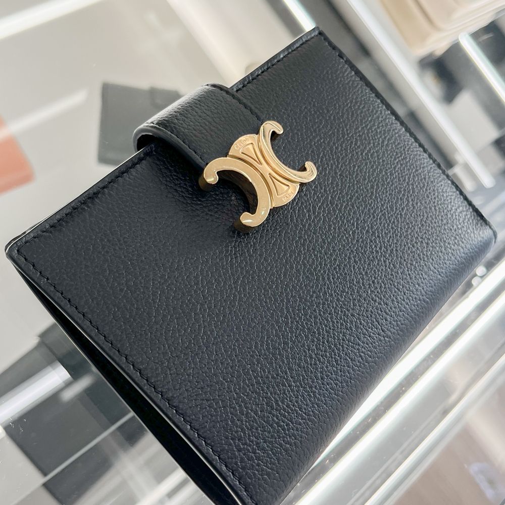 ☆CELINE☆ ミディアムウォレット CELINE ヴィクトワール 2色 (CELINE