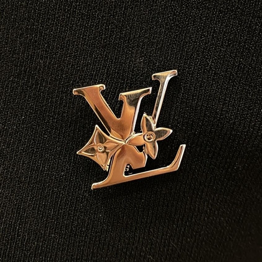 シンプルで使いやすい☆】ルイヴィトン ブローチ モノグラム (Louis