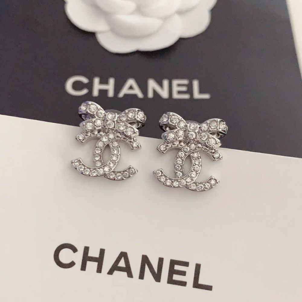 可愛い☆【CHANEL】キラキラCCロゴピアス CCマーク (CHANEL/ピアス