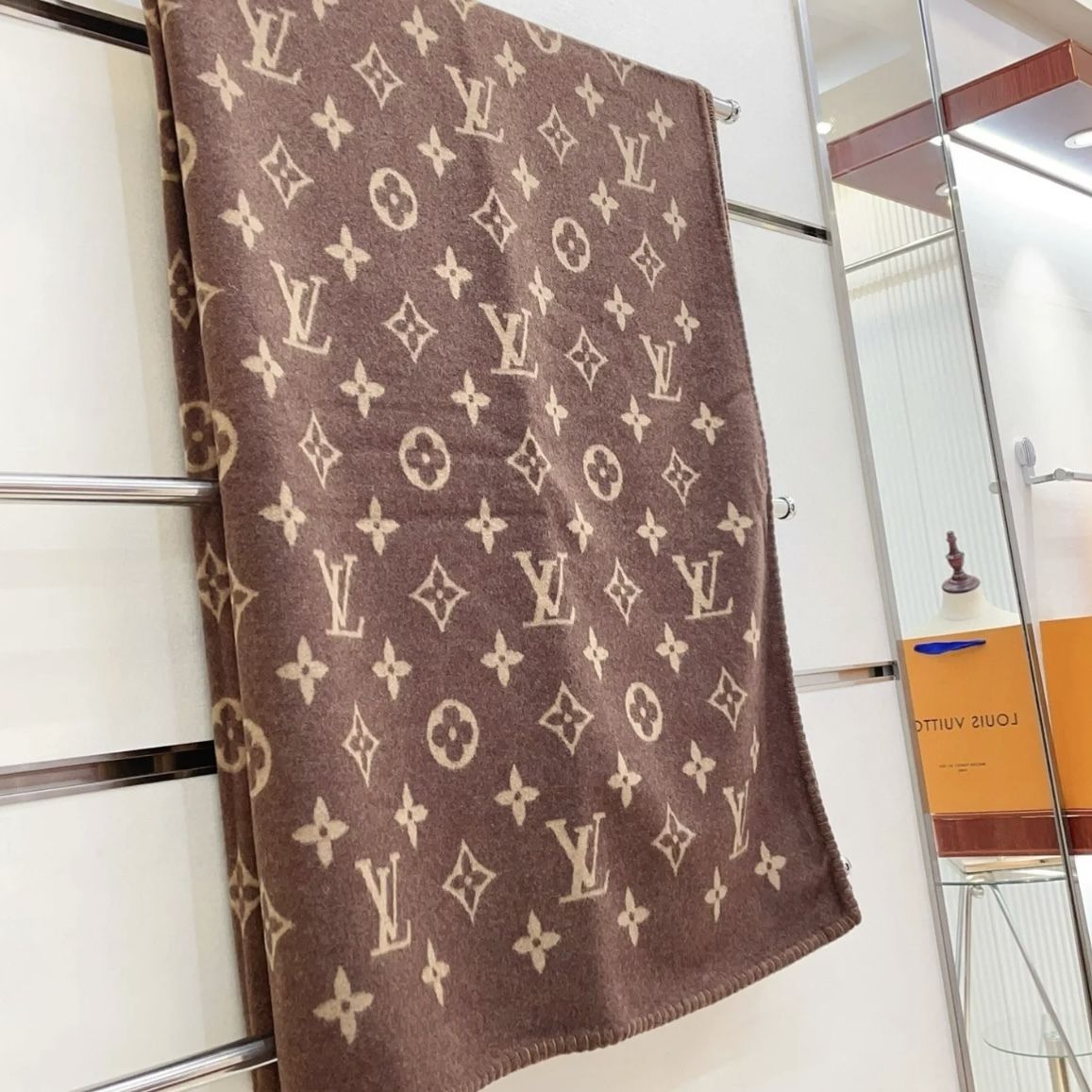 ☆いろんな場面で活躍☆ルイヴィトン モノグラム ブランケット (Louis