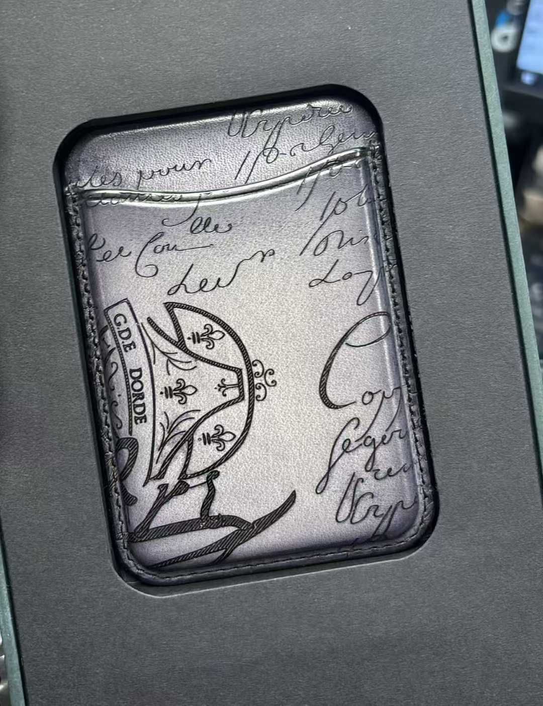 BERLUTI】スクリットレザー マグネット式カードホルダー (Berluti