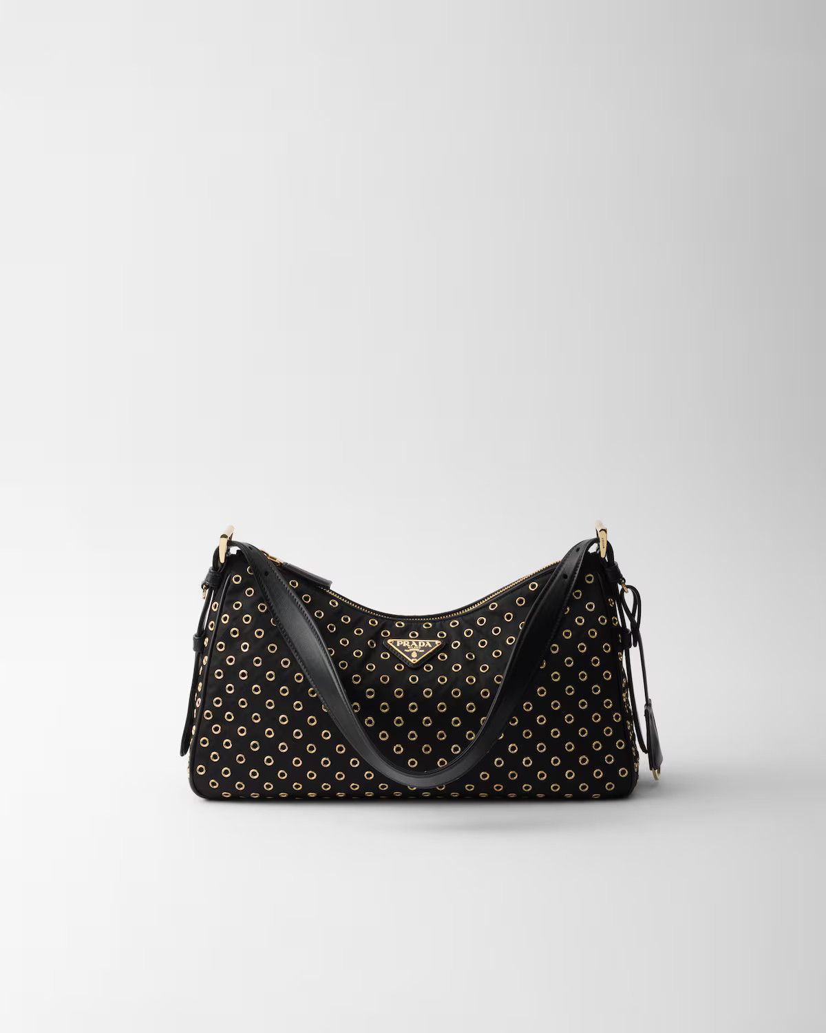 モダンな PRADA エメ ハトメ付ラージ Re-Nylon ショルダーバッグ