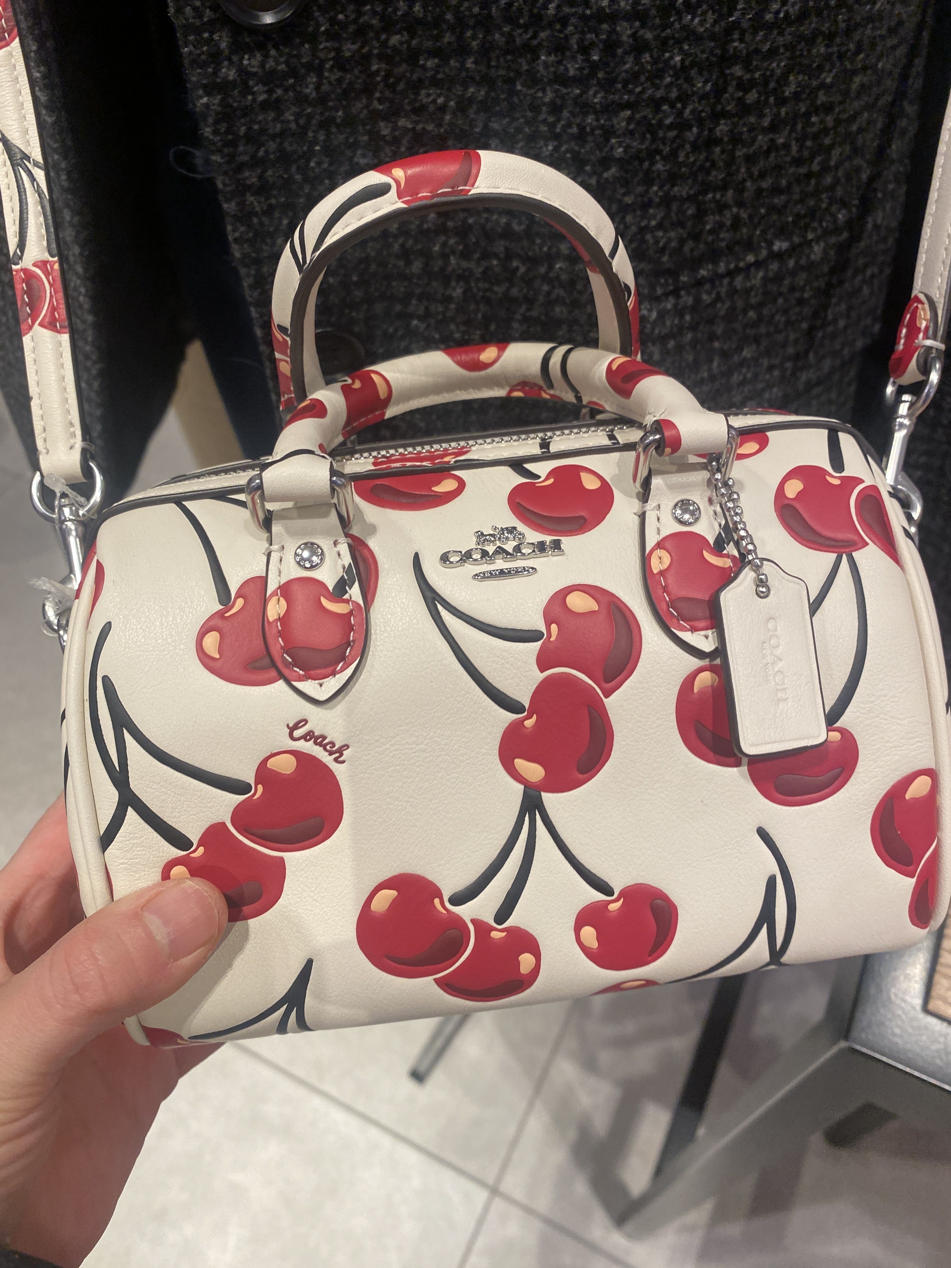 COACH】さくらんぼプリント＊ミニローアン クロスボディ CY745 (Coach