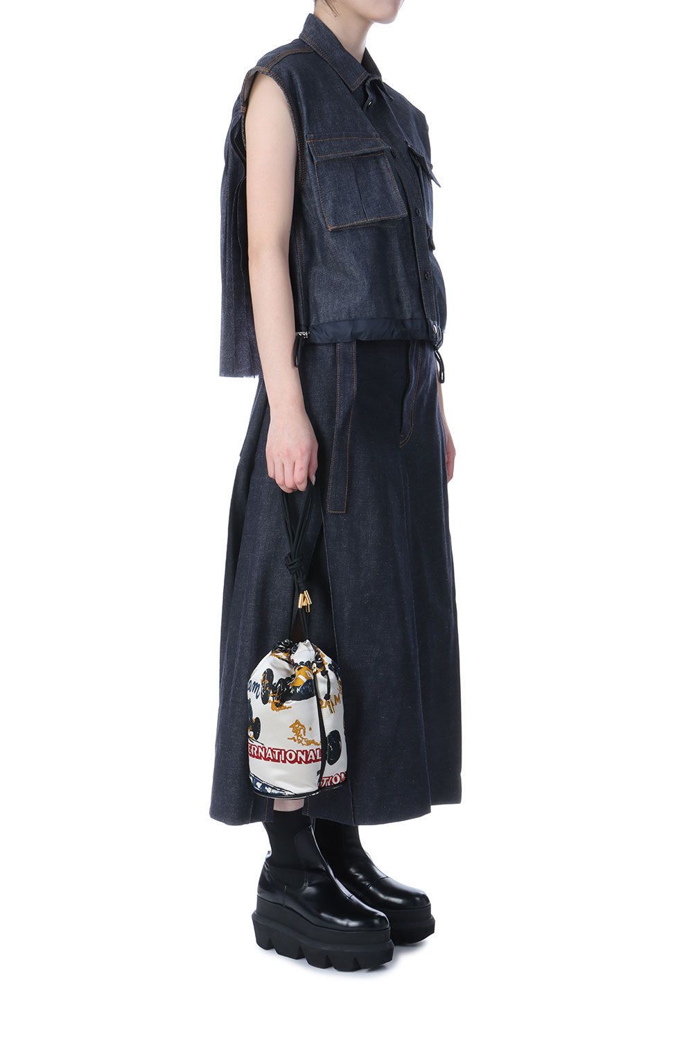 洗練された個性》【sacai】巾着/カーレースプリント (sacai/ショルダー