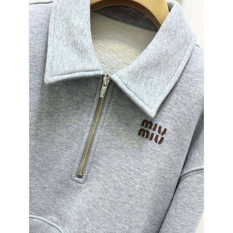 MiuMiu ミュウミュウ スウェットシャツ ハーフファスナー ロゴ (MiuMiu